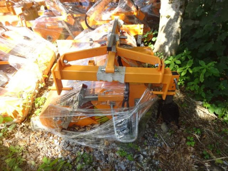 Kehrmaschine typu Sonstige 1,8 Meter Kehrmaschine mit Hydraulischer Entleerung- auch mit Seitenbesen möglich, Neumaschine v Neureichenau (Obrázek 15)