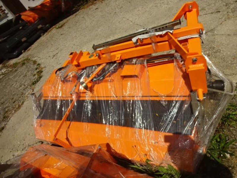 Kehrmaschine typu Sonstige 1,8 Meter Kehrmaschine mit Hydraulischer Entleerung- auch mit Seitenbesen möglich, Neumaschine w Neureichenau (Zdjęcie 10)