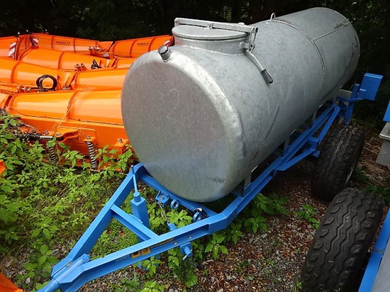 Wasserfass du type S&F 2000 Liter Wassertank mit Fahrgestell, Neumaschine en Neureichenau (Photo 1)