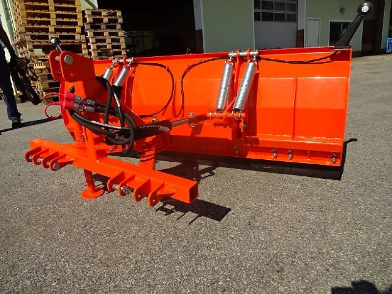 Schneepflug of the type H-L-M Schneepflug 1,85 Meter - - Hydraulisch- Anbau an Dreipunkt, Neumaschine in Neureichenau (Picture 5)