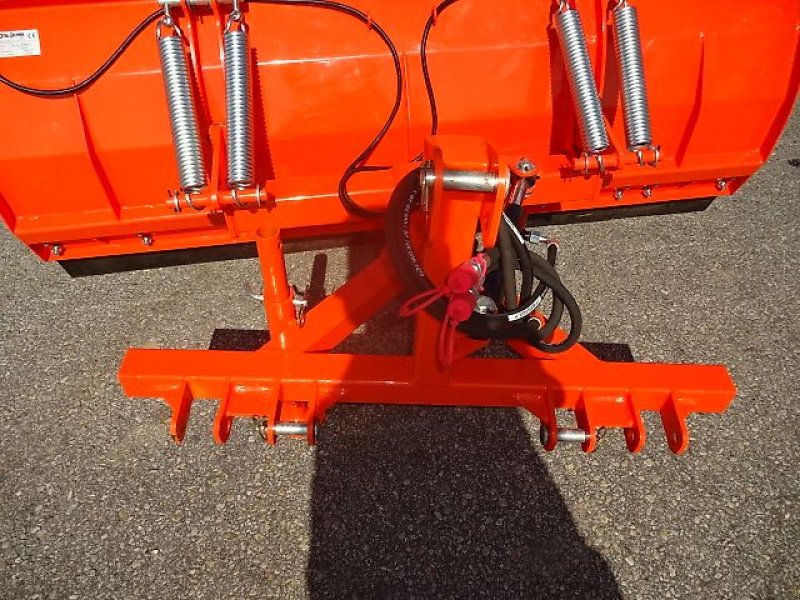 Schneepflug of the type H-L-M Schneepflug 1,85 Meter - - Hydraulisch- Anbau an Dreipunkt, Neumaschine in Neureichenau (Picture 6)