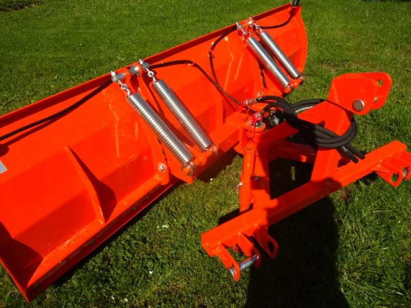 Schneepflug of the type Sonstige Schneeschild 2 Meter- H - L - M - Hydraulisch schwenkbar- Anbau an Dreipunkt, Neumaschine in Neureichenau (Picture 11)