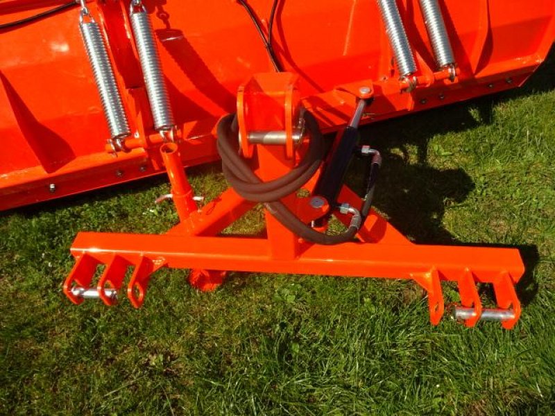 Schneepflug of the type Sonstige Schneeschild 2 Meter- H - L - M - Hydraulisch schwenkbar- Anbau an Dreipunkt, Neumaschine in Neureichenau (Picture 8)