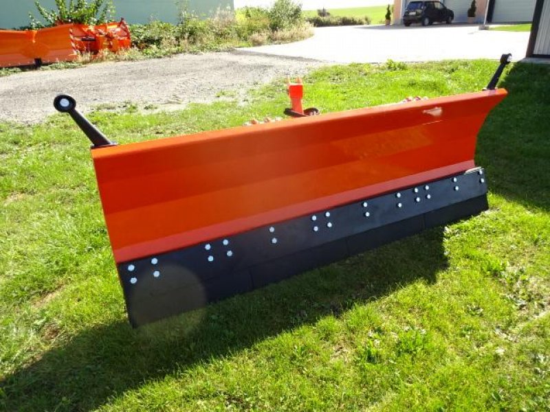 Schneepflug of the type Sonstige Schneeschild 2 Meter- H - L - M - Hydraulisch schwenkbar- Anbau an Dreipunkt, Neumaschine in Neureichenau (Picture 2)