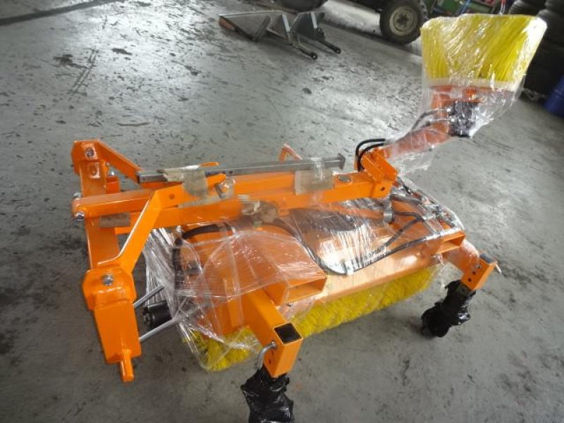 Kehrmaschine a típus Sonstige 1,2 Meter Kehrmaschine - Dreipunkt- Gabelanbau- auch mit Seitenbesen möglich, Neumaschine ekkor: Neureichenau (Kép 14)
