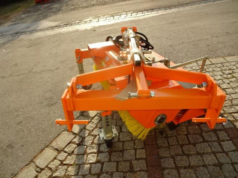 Kehrmaschine a típus Sonstige 1,2 Meter Kehrmaschine - Dreipunkt- Gabelanbau- auch mit Seitenbesen möglich, Neumaschine ekkor: Neureichenau (Kép 5)