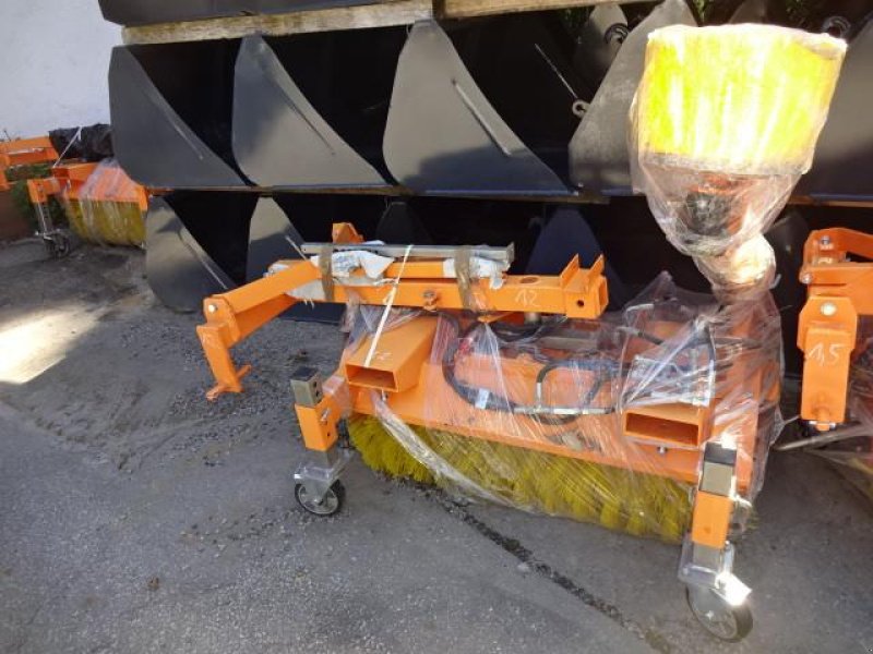 Kehrmaschine a típus Sonstige 1,2 Meter Kehrmaschine - Dreipunkt- Gabelanbau- auch mit Seitenbesen möglich, Neumaschine ekkor: Neureichenau (Kép 15)