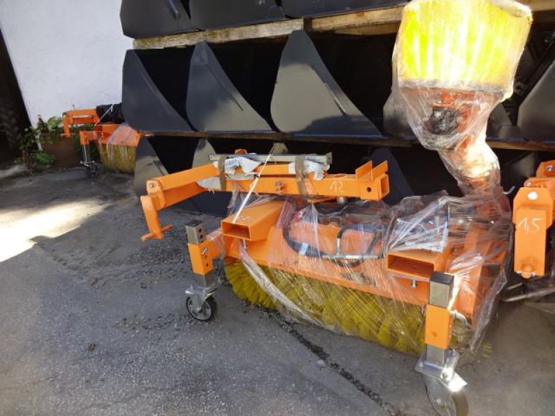 Kehrmaschine a típus Sonstige 1,2 Meter Kehrmaschine - Dreipunkt- Gabelanbau- auch mit Seitenbesen möglich, Neumaschine ekkor: Neureichenau (Kép 18)