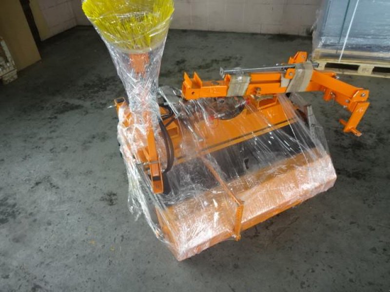 Kehrmaschine a típus Sonstige 1,2 Meter Kehrmaschine - Dreipunkt- Gabelanbau- auch mit Seitenbesen möglich, Neumaschine ekkor: Neureichenau (Kép 4)