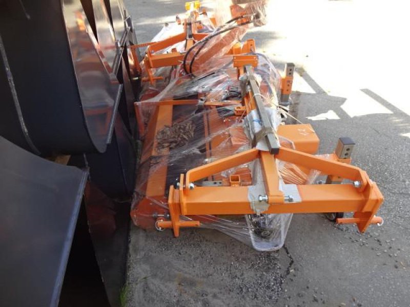 Kehrmaschine a típus Sonstige 1,2 Meter Kehrmaschine - Dreipunkt- Gabelanbau- auch mit Seitenbesen möglich, Neumaschine ekkor: Neureichenau (Kép 17)