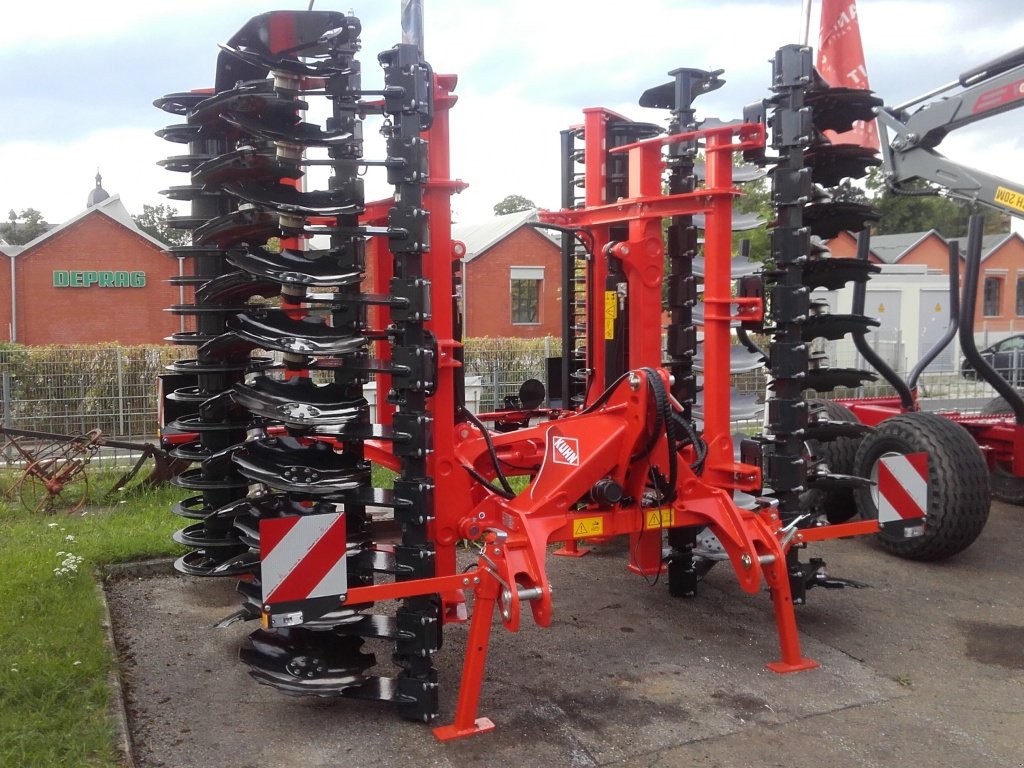 Scheibenegge des Typs Kuhn Optimer+503 R, Neumaschine in Amberg (Bild 2)