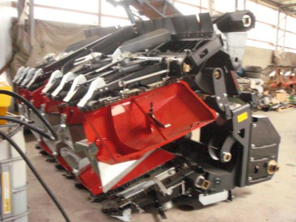 Maispflückvorsatz des Typs Dominoni SL 968, Neumaschine in Baumgarten (Bild 10)