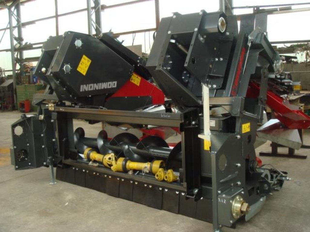 Maispflückvorsatz des Typs Dominoni SL 968, Neumaschine in Baumgarten (Bild 17)