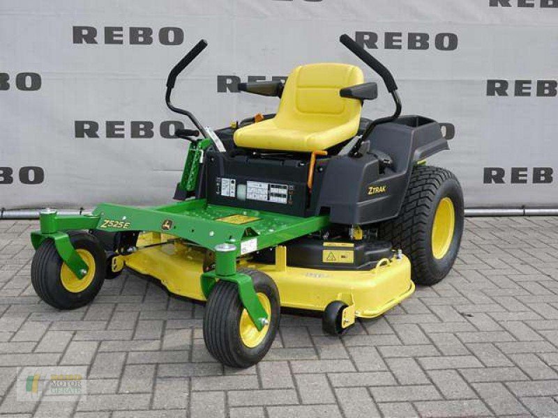 John Deere ZTRAK Z525E MIT 122 Rasentraktor