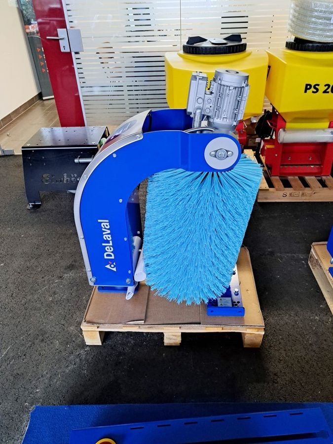 Sonstige Hoftechnik typu Alfa Laval Kuhbürste SCB, Neumaschine v St. Marienkirchen (Obrázek 5)