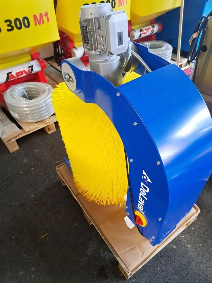 Sonstige Hoftechnik typu Alfa Laval Kuhbürste SCB, Neumaschine v St. Marienkirchen (Obrázek 4)