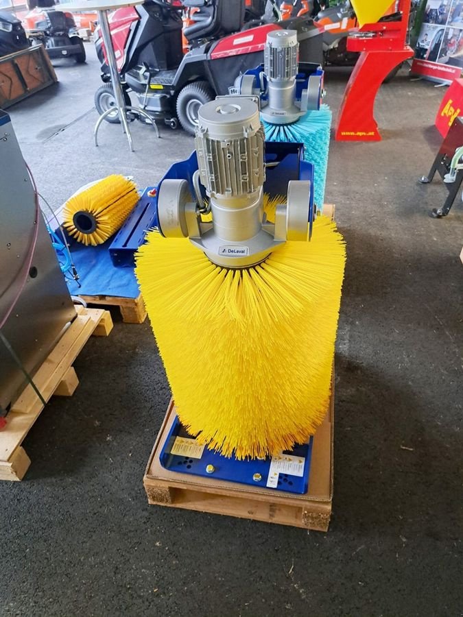 Sonstige Hoftechnik typu Alfa Laval Kuhbürste SCB, Neumaschine v St. Marienkirchen (Obrázek 3)
