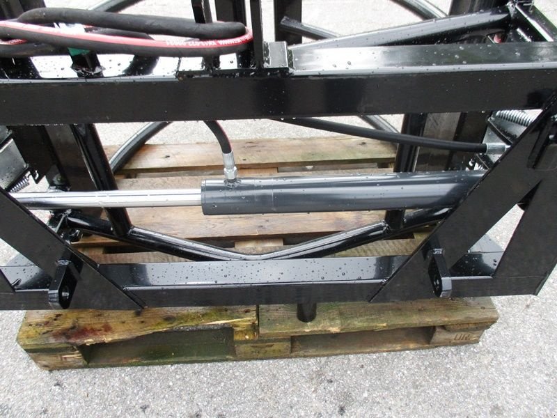 Frontladerzubehör of the type Sonstige Rundballengreifer, Neumaschine in St. Marienkirchen (Picture 7)