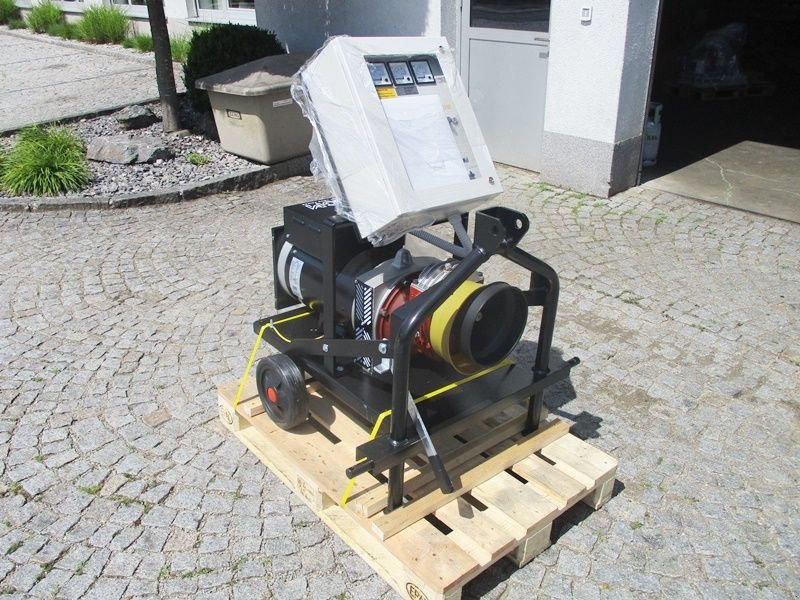 Stromgenerator of the type Sonstige Hartner ZG 300/3-TR Zapfwellengenerator, Neumaschine in St. Marienkirchen (Picture 3)