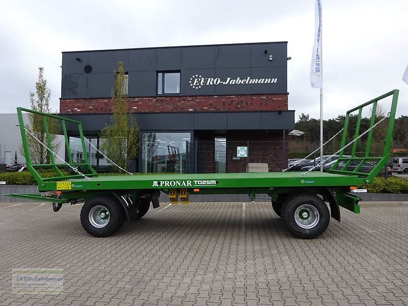 Ballentransportwagen of the type PRONAR 2-achs Anhänger, Ballenwagen, Strohwagen, TO 25 M; 12,0 to, Neumaschine in Itterbeck (Picture 3)
