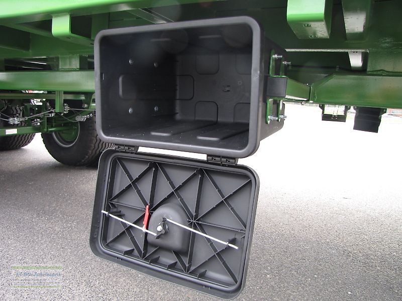 Ballentransportwagen of the type PRONAR 2-achs Anhänger, Ballenwagen, Strohwagen, TO 25 M; 12,0 to, Neumaschine in Itterbeck (Picture 22)