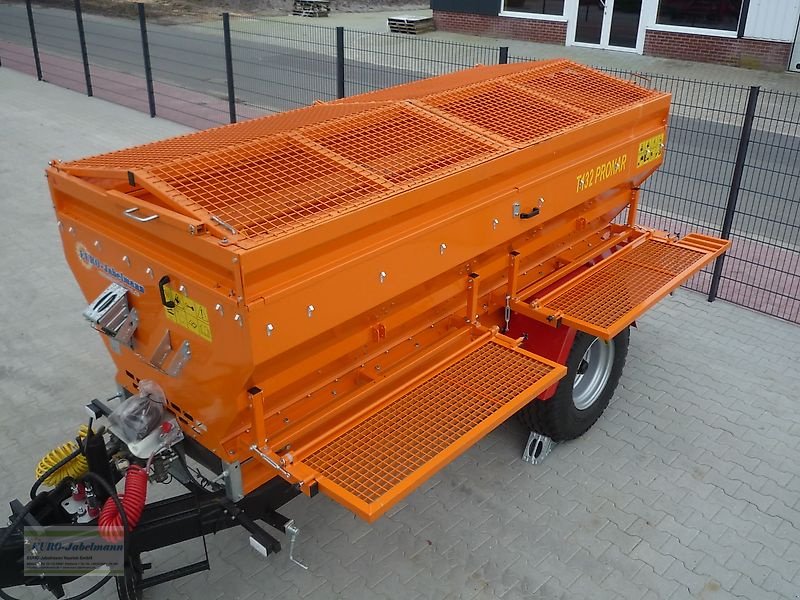 Sandstreuer & Salzstreuer typu PRONAR Salz- Sandstreuer T 132, ca. 4 m³, NEU, Neumaschine v Itterbeck (Obrázek 16)