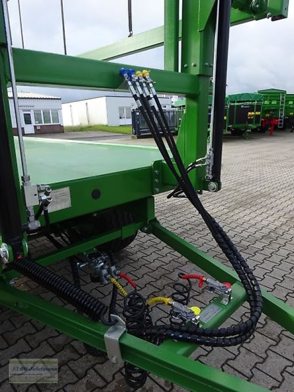 Ballentransportwagen typu PRONAR 3-achs Ballenwagen TO 26 M einschl.  hydr. Ladungssicherung, 18 to, NEU, Neumaschine v Itterbeck (Obrázek 19)