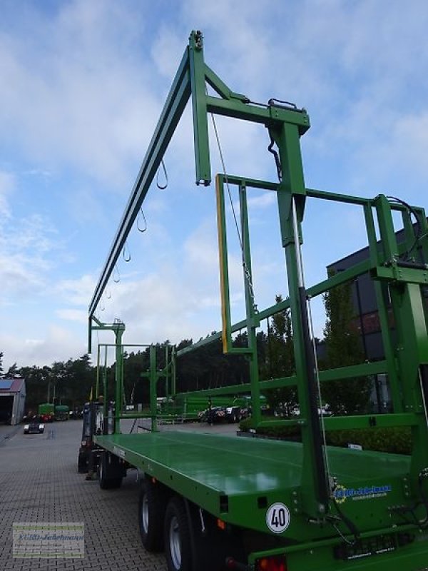 Ballentransportwagen typu PRONAR 3-achs Ballenwagen TO 26 M einschl.  hydr. Ladungssicherung, 18 to, NEU, Neumaschine v Itterbeck (Obrázek 23)