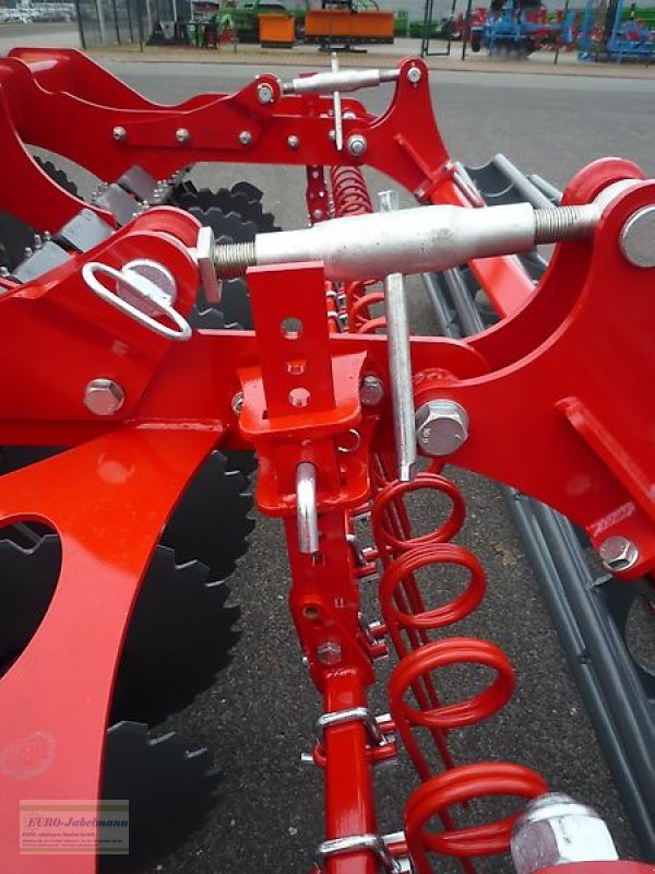 Kurzscheibenegge des Typs Unia UNIA-Kurzscheibenegge Ares XL 3,00 m, Ø560mm Scheiben, Rohrstabwalze Ø600 mm, Neumaschine in Itterbeck (Bild 21)