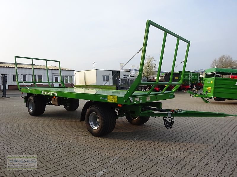 Ballentransportwagen of the type PRONAR 2-achs Anhänger, Ballenwagen, Strohwagen, TO 25; 12 to, Neumaschine in Itterbeck (Picture 9)