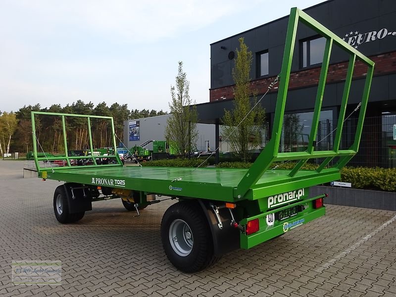 Ballentransportwagen of the type PRONAR 2-achs Anhänger, Ballenwagen, Strohwagen, TO 25; 12 to, Neumaschine in Itterbeck (Picture 5)