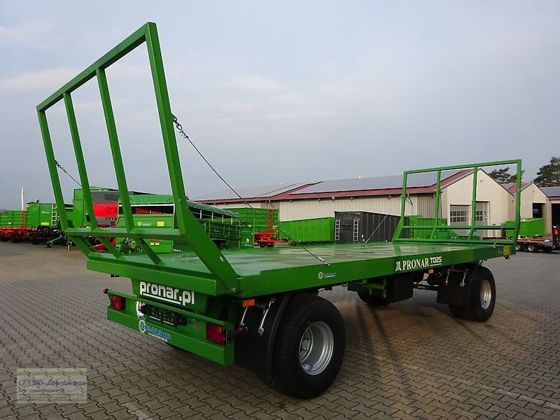 Ballentransportwagen of the type PRONAR 2-achs Anhänger, Ballenwagen, Strohwagen, TO 25; 12 to, Neumaschine in Itterbeck (Picture 7)