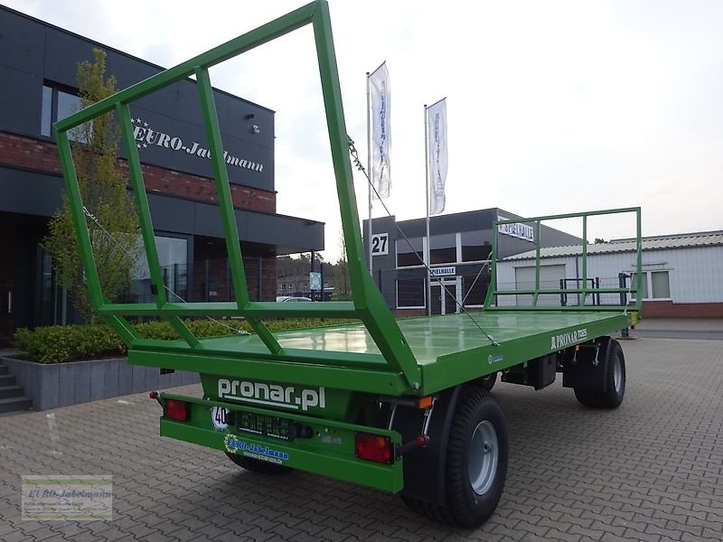 Ballentransportwagen of the type PRONAR 2-achs Anhänger, Ballenwagen, Strohwagen, TO 25; 12 to, Neumaschine in Itterbeck (Picture 10)