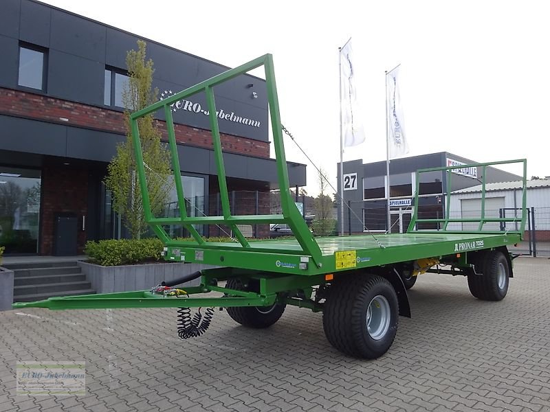 Ballentransportwagen of the type PRONAR 2-achs Anhänger, Ballenwagen, Strohwagen, TO 25; 12 to, Neumaschine in Itterbeck (Picture 1)