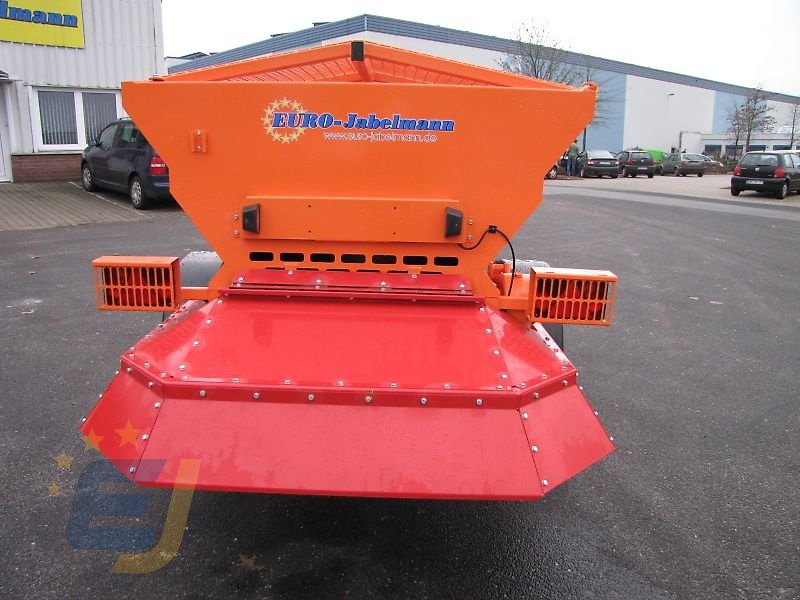 Sandstreuer & Salzstreuer of the type PRONAR Salz- Sandstreuer T 130, ca. 2 m², NEU, Neumaschine in Itterbeck (Picture 2)