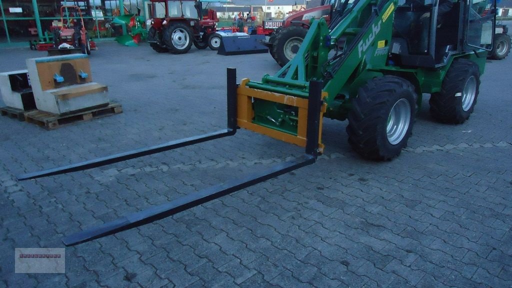 Frontladerzubehör of the type Dominator Palettengabel mit 200 cm Zinkenlänge 2,5 to, Neumaschine in Tarsdorf (Picture 2)