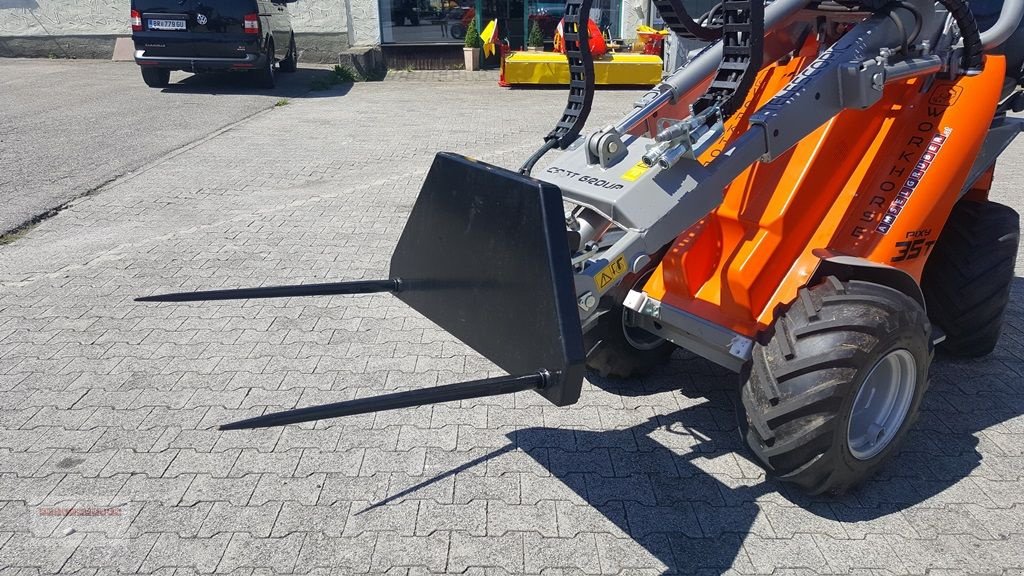 Hoflader of the type Cast Group Ballenspieß für Avant, Pixy, Multione uvm., Neumaschine in Tarsdorf (Picture 1)