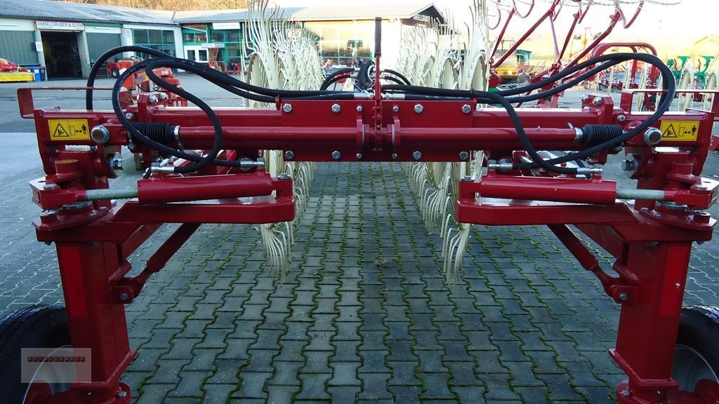 Schwader of the type Quick-Cover MX 12 VARIO, Neumaschine in Tarsdorf (Picture 5)