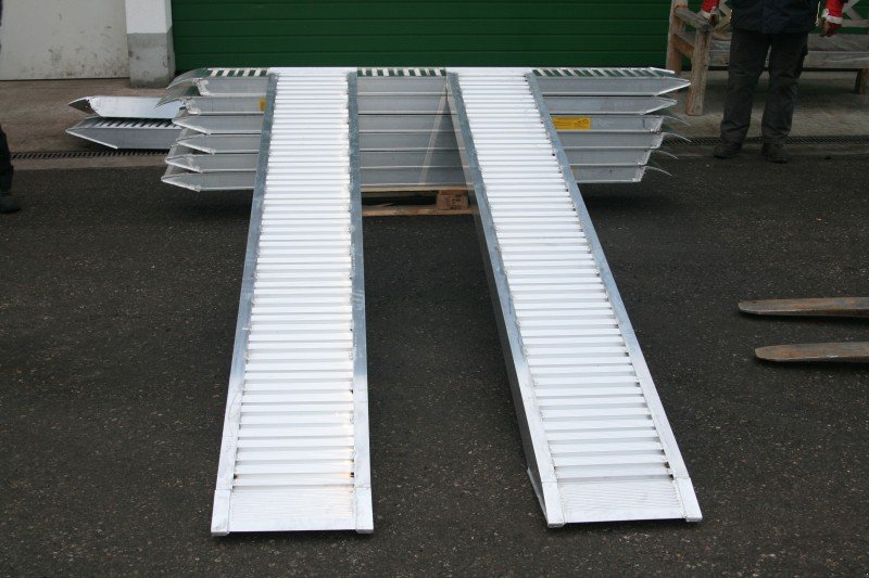 Sonstige Transporttechnik Türe ait Sonstige Aluauffahrrampe 30/40 Alurampe Rampe, Neumaschine içinde Petting (resim 2)