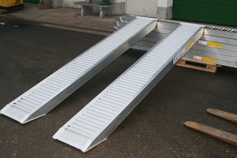 Sonstige Transporttechnik Türe ait Sonstige Aluauffahrrampe 30/40 Alurampe Rampe, Neumaschine içinde Petting (resim 3)