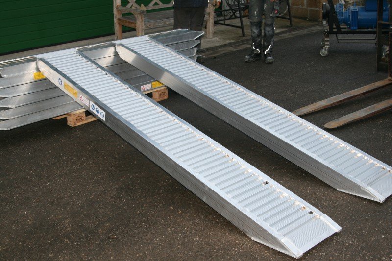 Sonstige Transporttechnik Türe ait Sonstige Aluauffahrrampe 30/40 Alurampe Rampe, Neumaschine içinde Petting (resim 1)