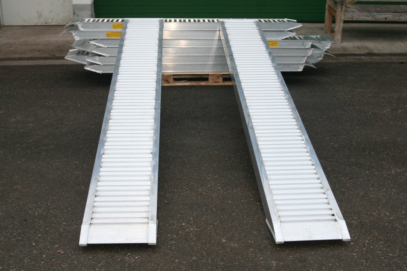 Sonstige Transporttechnik типа Sonstige Auffahrrampe 35/35 Alurampe Rampe, Neumaschine в Petting (Фотография 2)