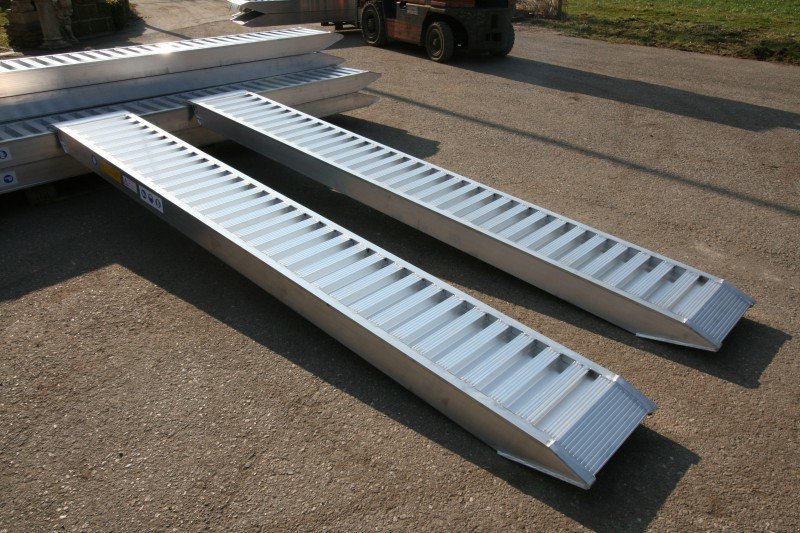 Sonstige Transporttechnik typu Sonstige Aluauffahrrampe 35/58 Alurampe Rampe, Neumaschine v Petting (Obrázek 1)