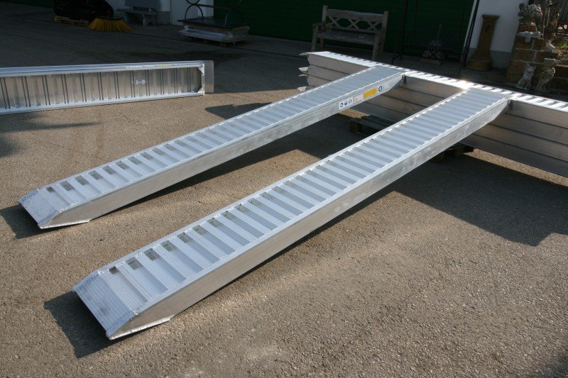 Sonstige Transporttechnik of the type Sonstige Aluauffahrrampe 40/45 Alurampe Rampe, Neumaschine in Petting (Picture 3)
