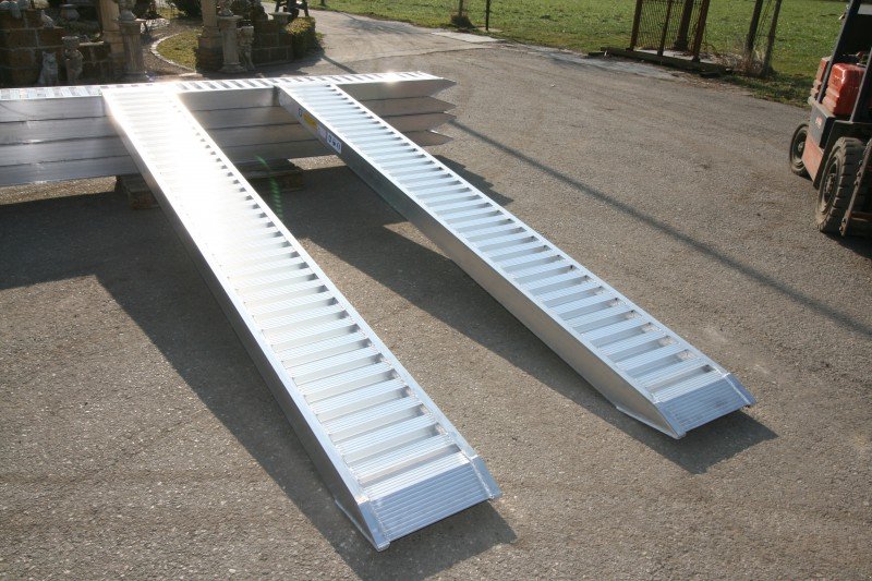 Sonstige Transporttechnik of the type Sonstige Aluauffahrrampe 40/45 Alurampe Rampe, Neumaschine in Petting (Picture 1)