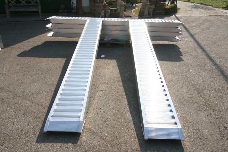 Sonstige Transporttechnik of the type Sonstige Aluauffahrrampe 40/45 Alurampe Rampe, Neumaschine in Petting (Picture 2)