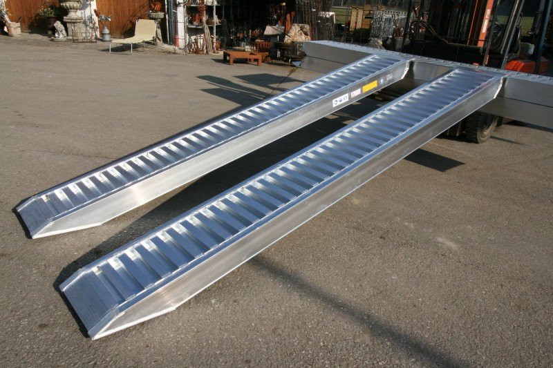Sonstige Transporttechnik a típus Sonstige Aluauffahrrampe 40/60 Alurampe Rampe, Neumaschine ekkor: Petting (Kép 1)