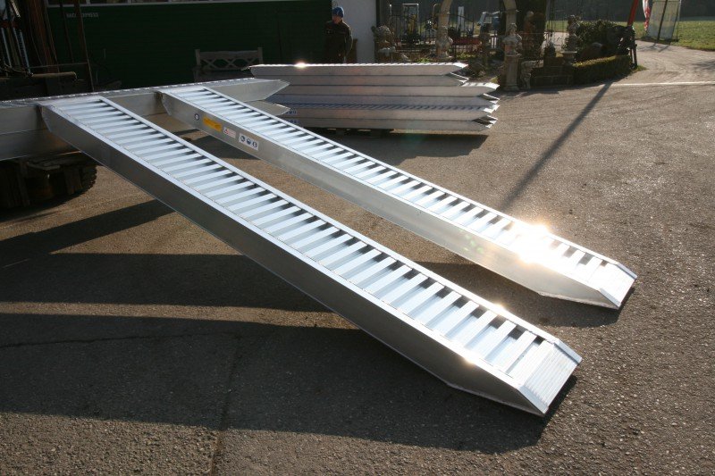 Sonstige Transporttechnik a típus Sonstige Aluauffahrrampe 40/60 Alurampe Rampe, Neumaschine ekkor: Petting (Kép 3)