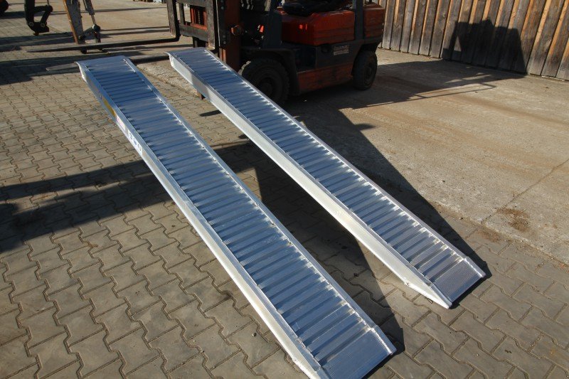 Sonstige Transporttechnik tipa Sonstige Aluauffahrrampe 30/30 Alurampe Rampe, Neumaschine u Petting (Slika 1)