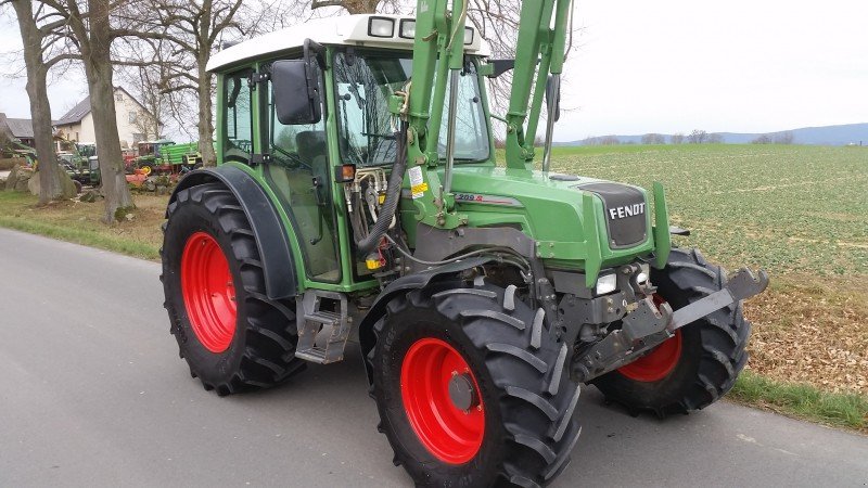 Traktor типа Fendt Suche Fendt der Serie 200 bis 211, Gebrauchtmaschine в Reuth (Фотография 1)